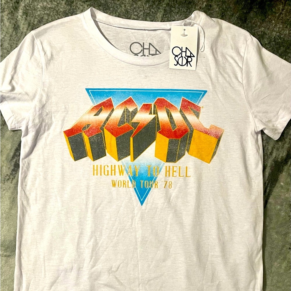 NWT WOMENS CHASER SHIRT